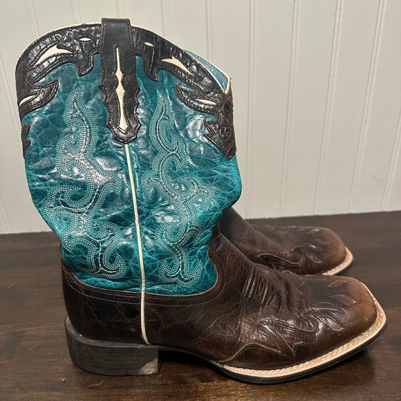 Ariat boots. Leather western boots. Ariat square toe boots. Size 9. Brown teal - Picture 4 of 8